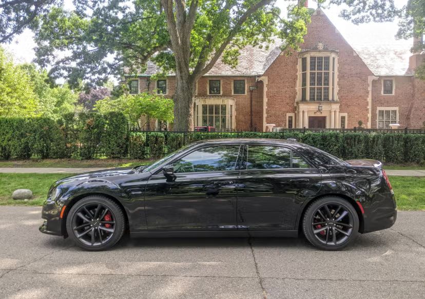 2023 Chrysler 300C _2