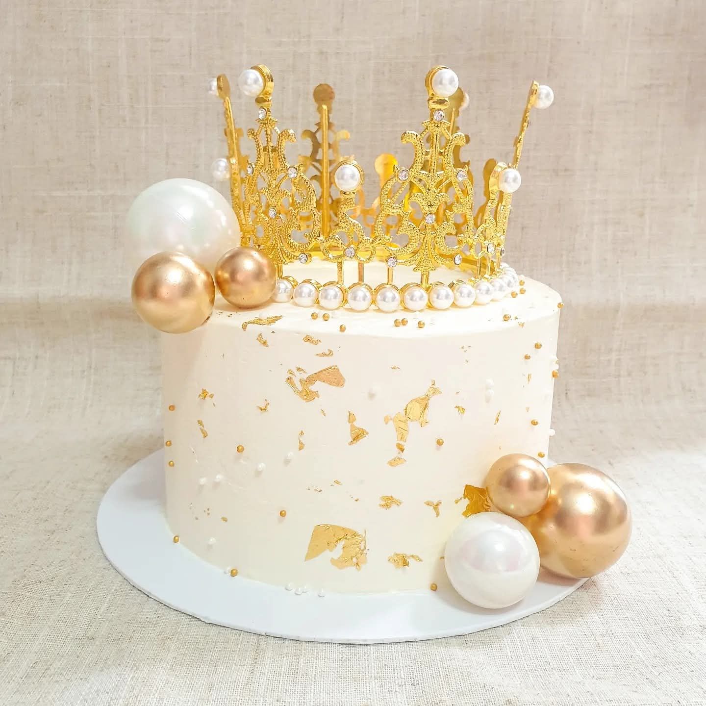 Luxe Ivory & Gold Royal Cake_0