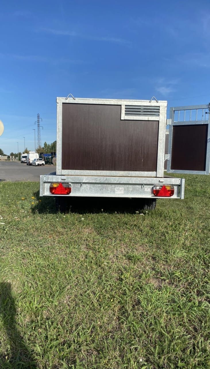 Remolque de plataforma EDUARD con jaula para perros – 2 compartimentos_2