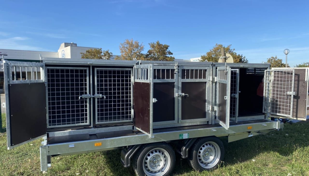 Remolque de plataforma EDUARD con jaula para perros – 2 compartimentos_1