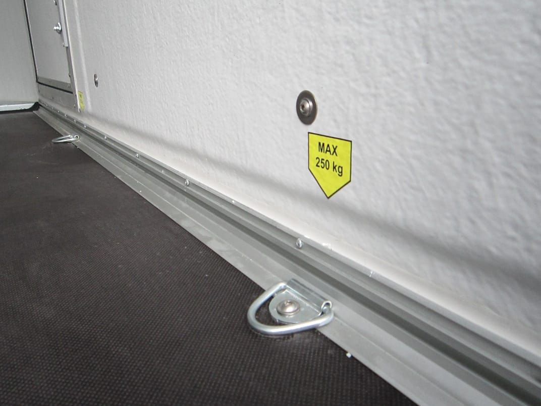 Remorque fermée Debon Cargo 1300_11