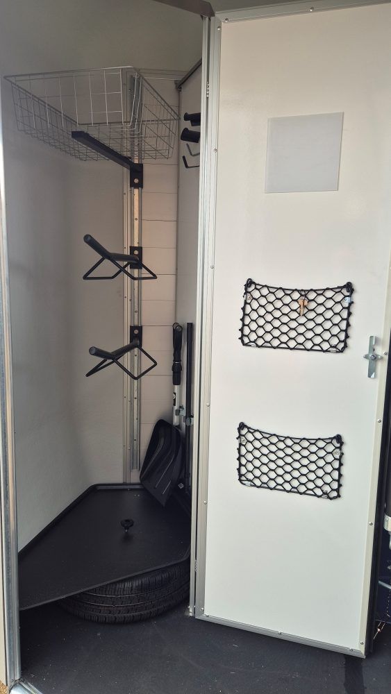 Van 2 places Touring Country + Sellerie – Édition 30 ans Cheval Liberté (Blanc)_9