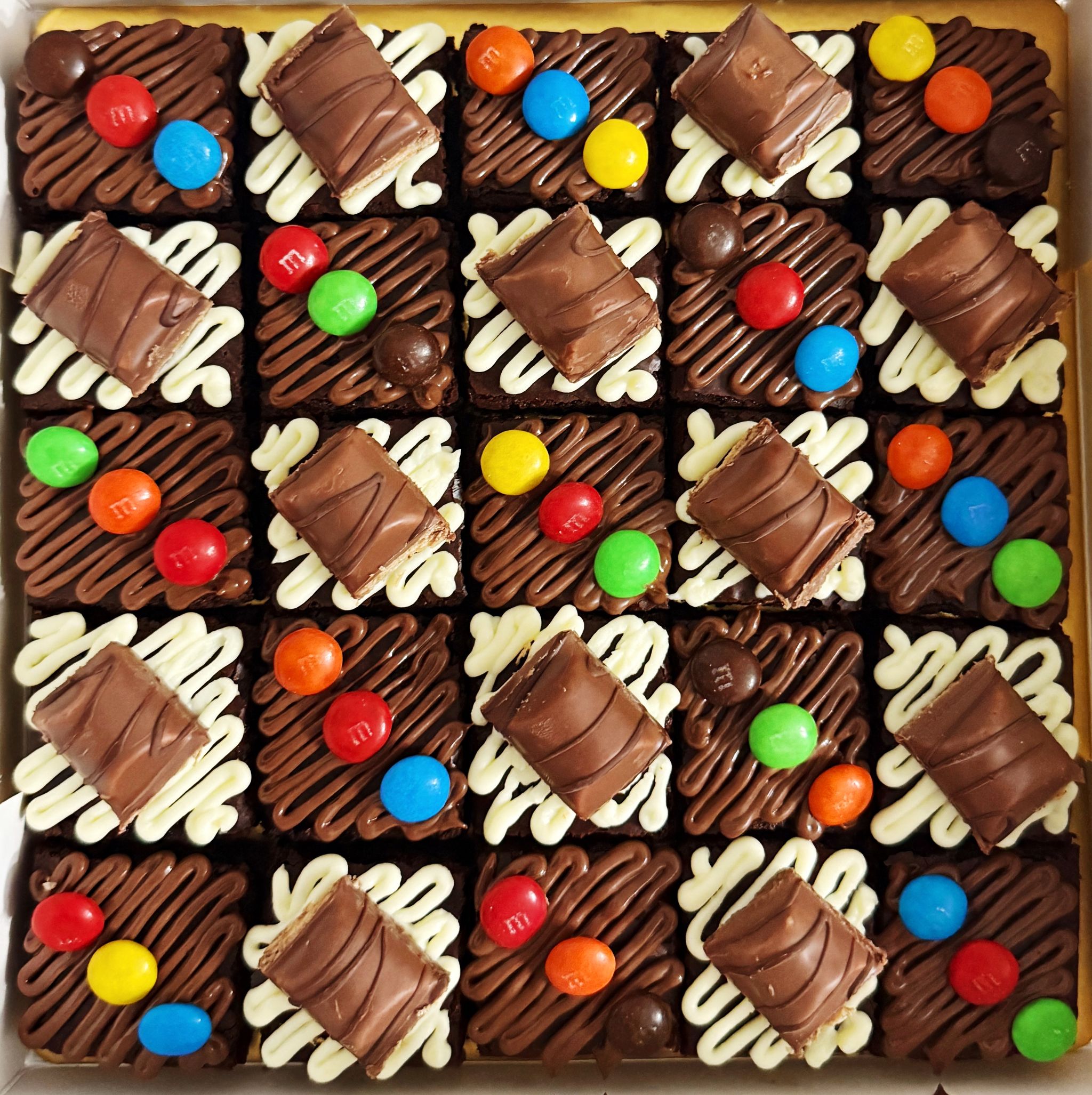 Double Drizzle Brownie Bites_0