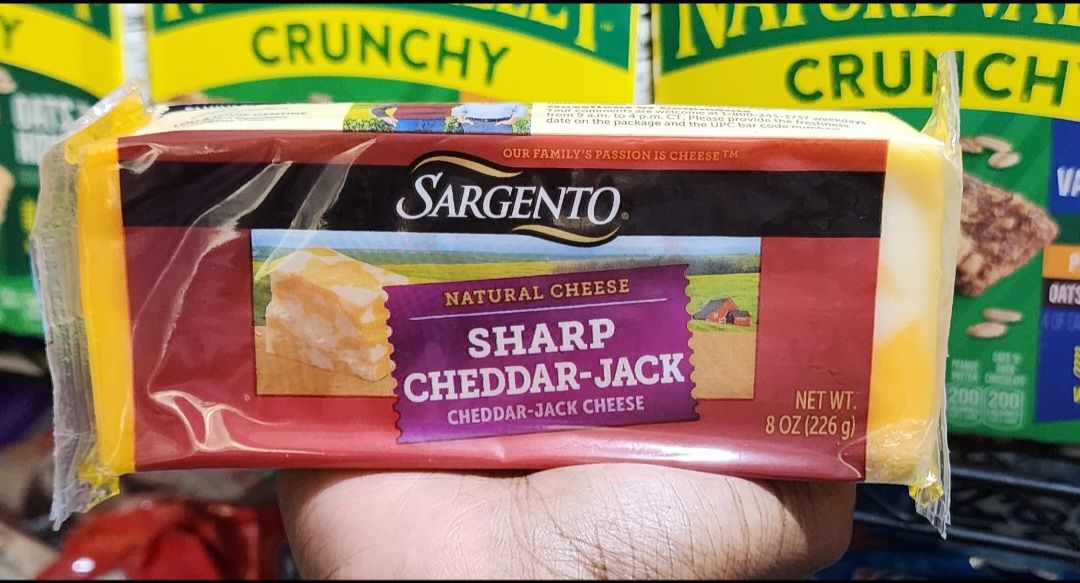 Sargento natural sharp cheddar-jack cheese 8 oz_0