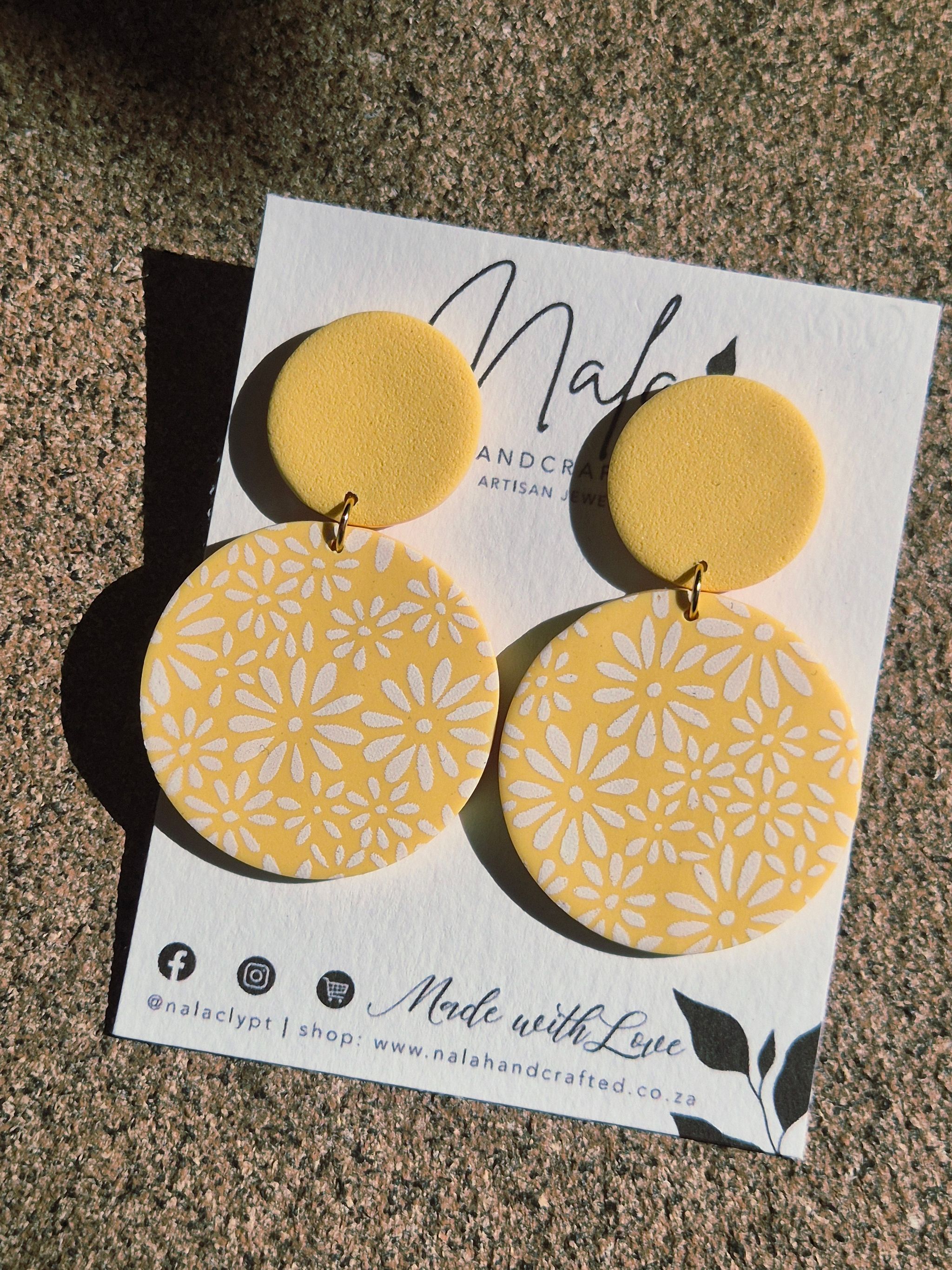 Butter yellow flower print_0