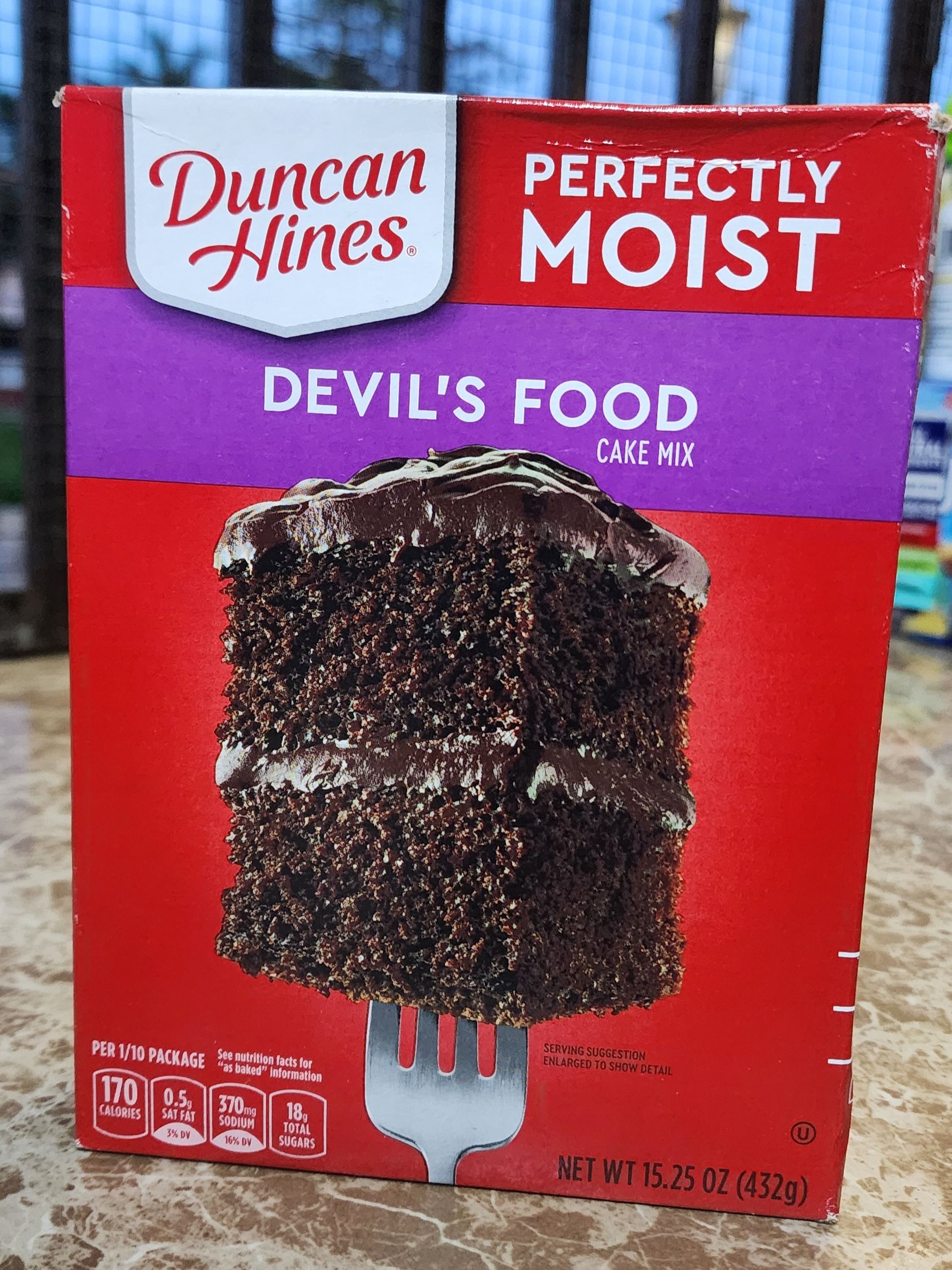 Duncan hines perfectly moist Devil food cake mix 15.25 oz_0