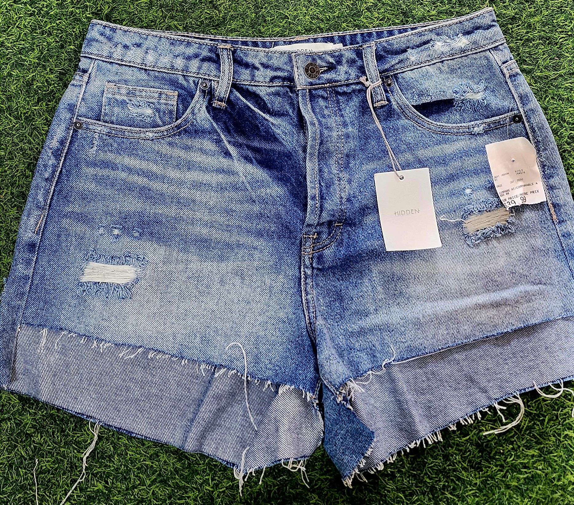 Hidden female shorts _0