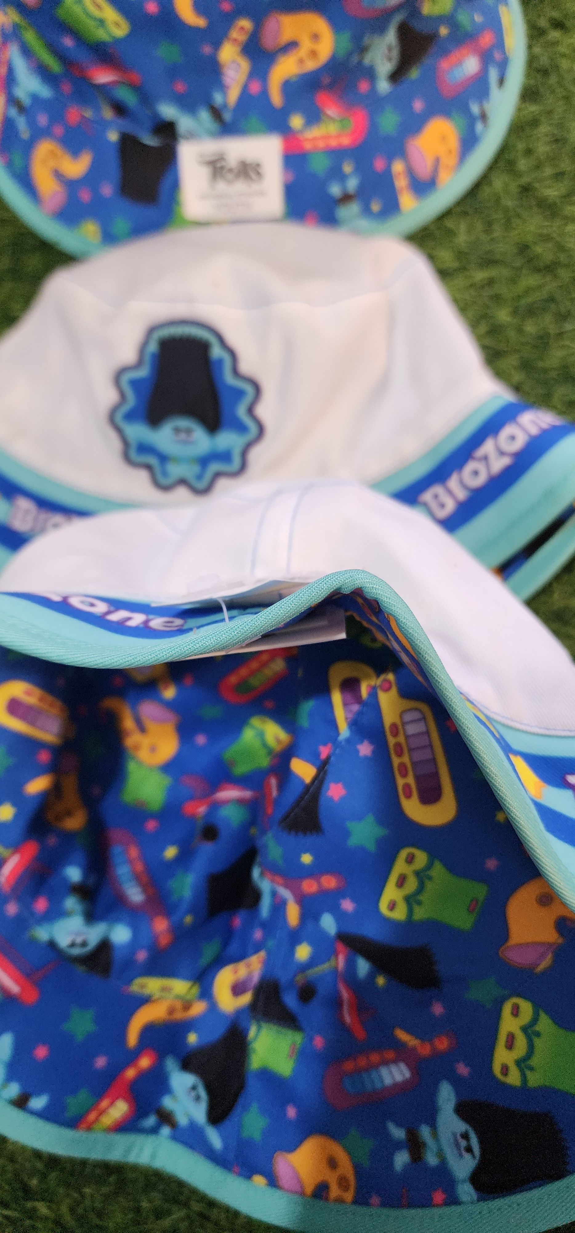 Universal studios Trolls both side youths flap hat _2