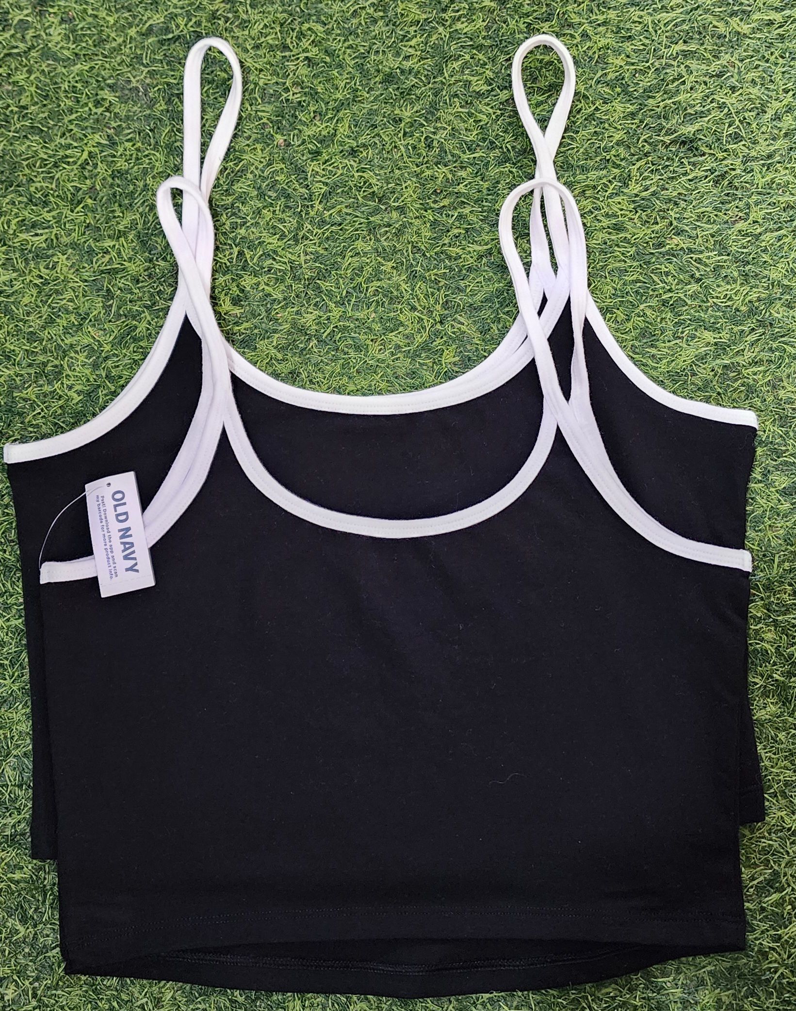 Oldnavy female crop top black& white _0