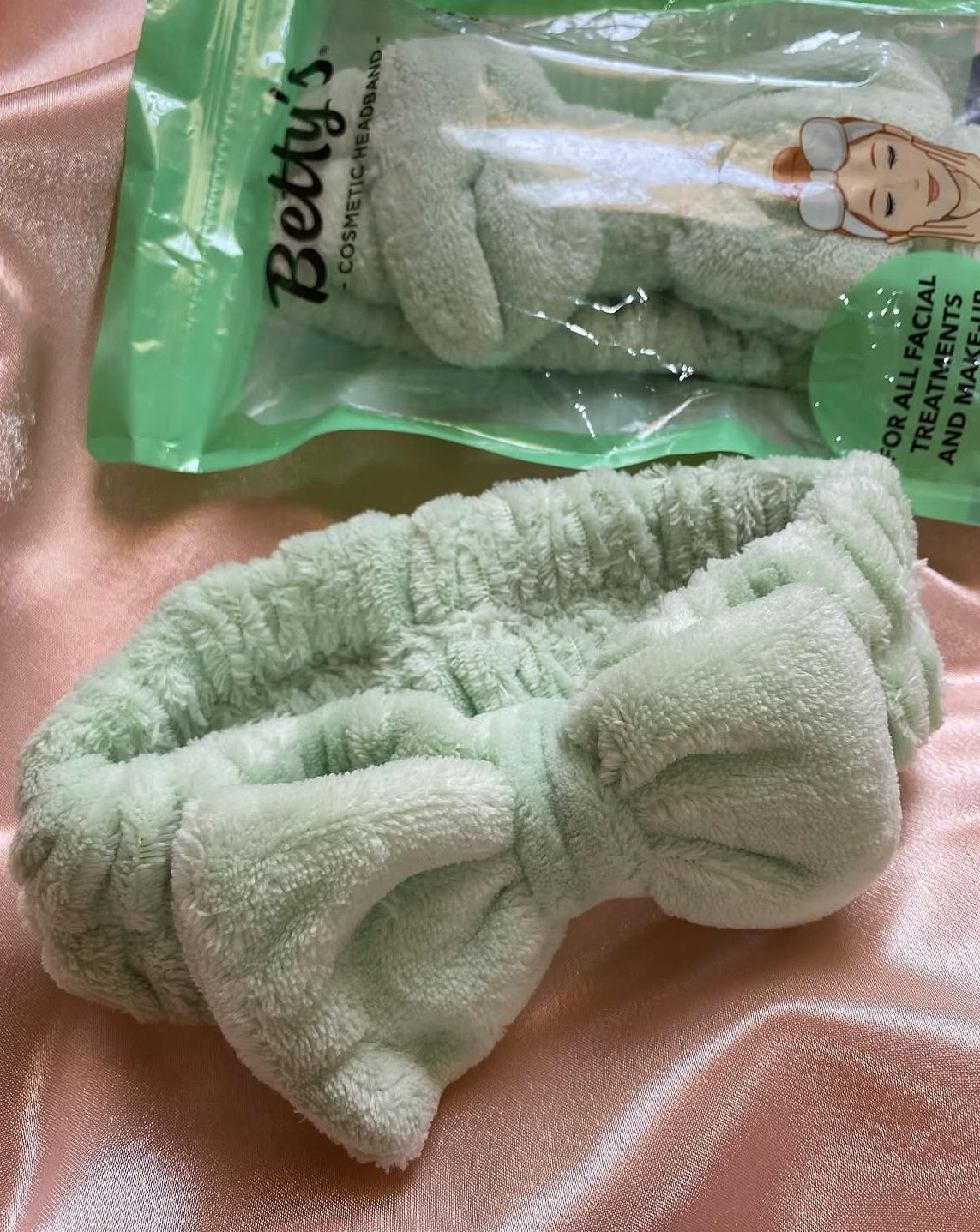 Betty's Cosmetic Headband (vert)_0