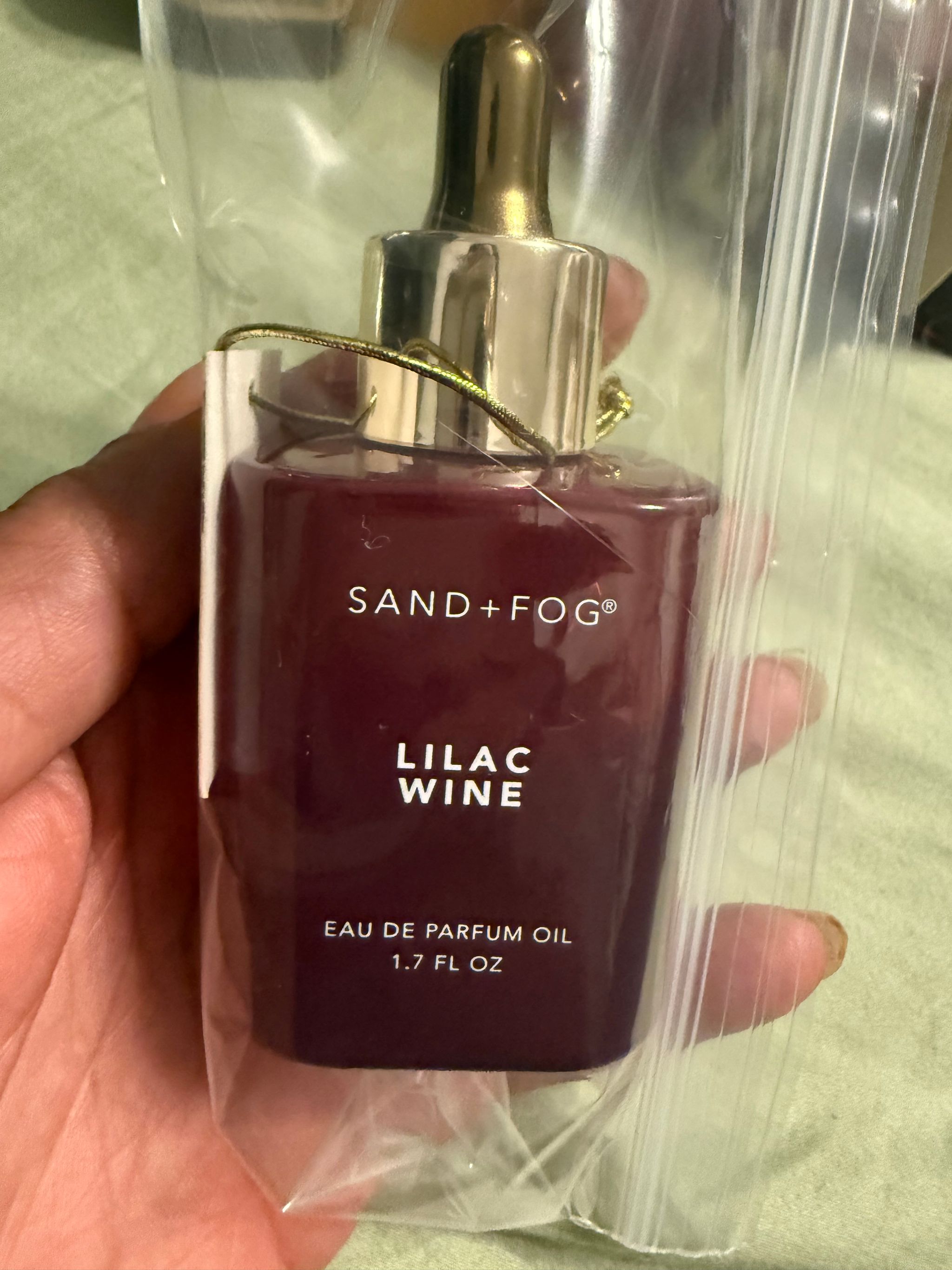 Sand and fog lilac wine perfume _0