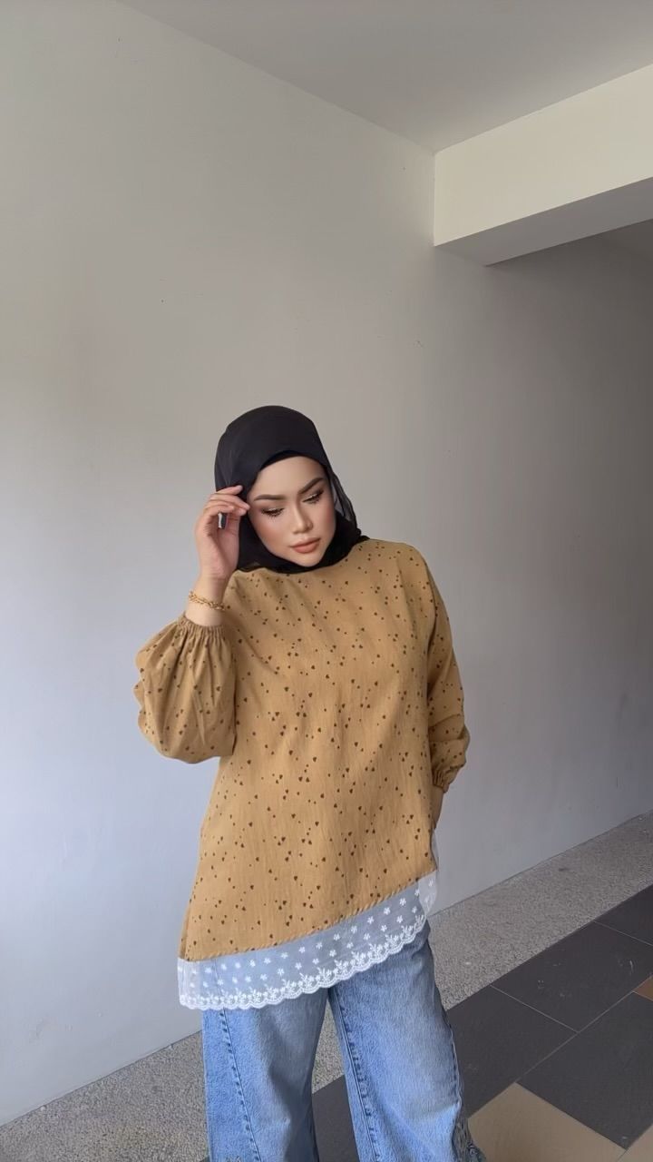 ADIRA LOVE LACEY TOP_3