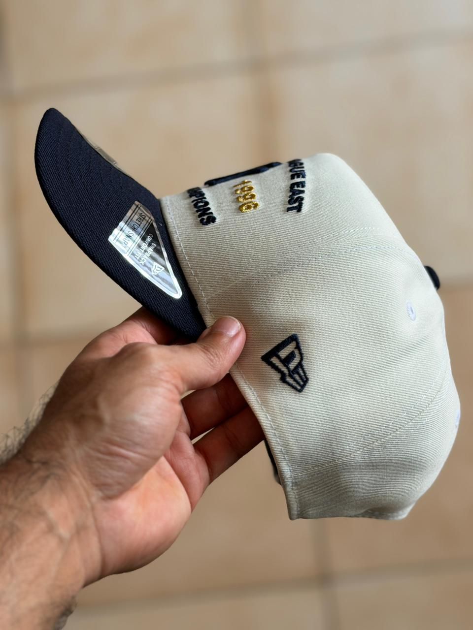 New Era 9Fifty A-Frame - NY AL East Division Champions 1996 Chrome Two Tone_5