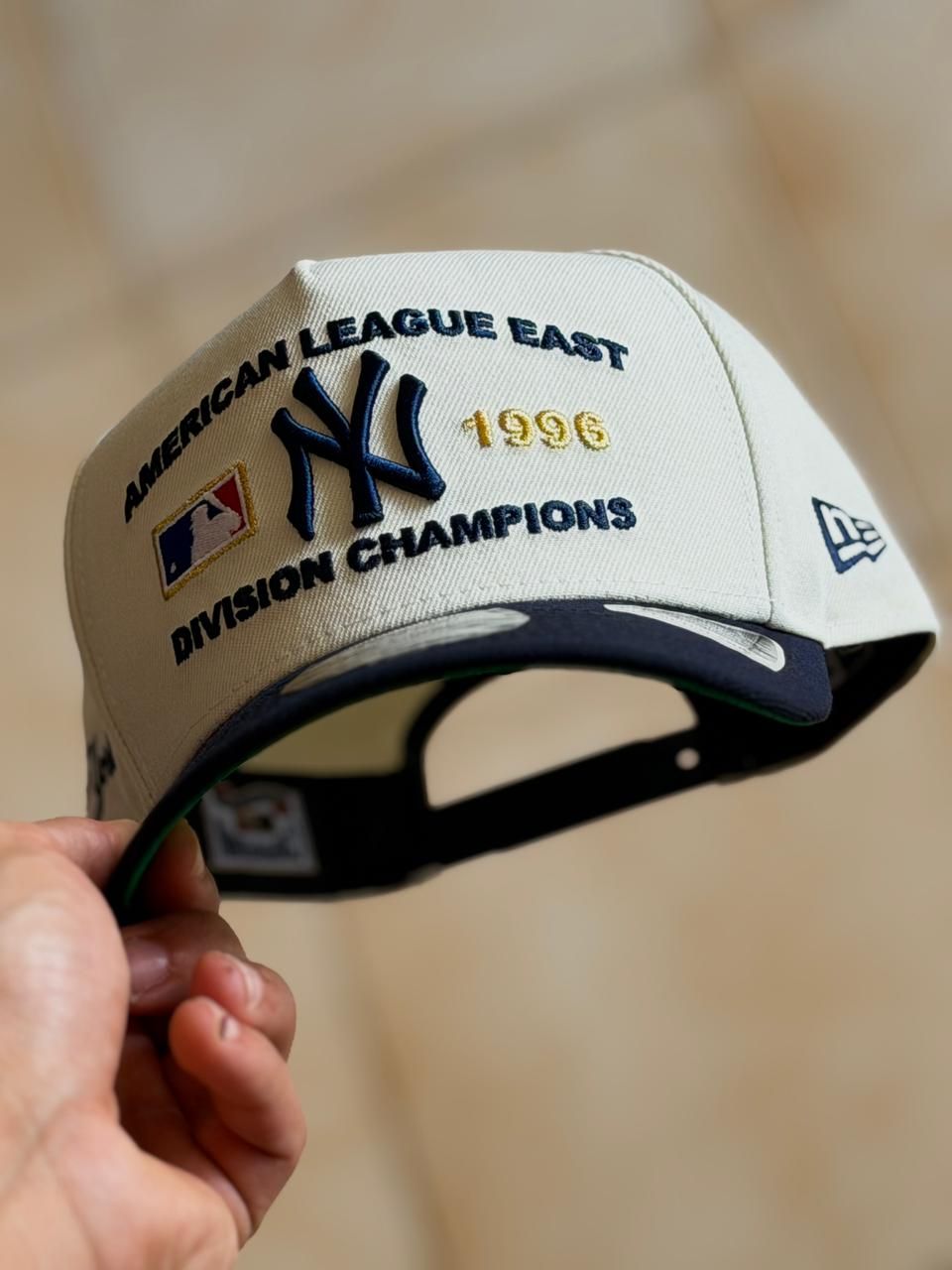 New Era 9Fifty A-Frame - NY AL East Division Champions 1996 Chrome Two Tone_2