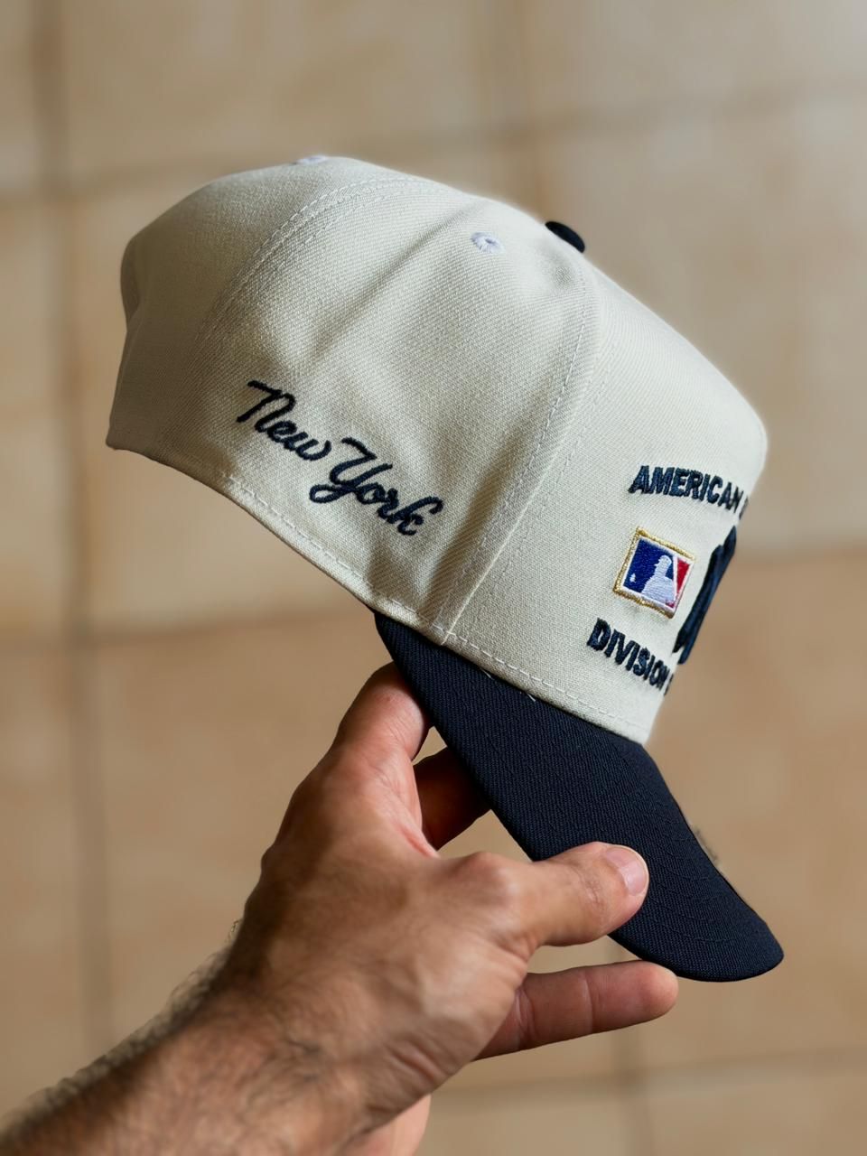 New Era 9Fifty A-Frame - NY AL East Division Champions 1996 Chrome Two Tone_3