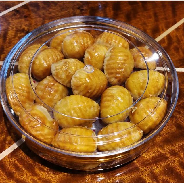 Pineapple Balls (in pineapple shapes)_0