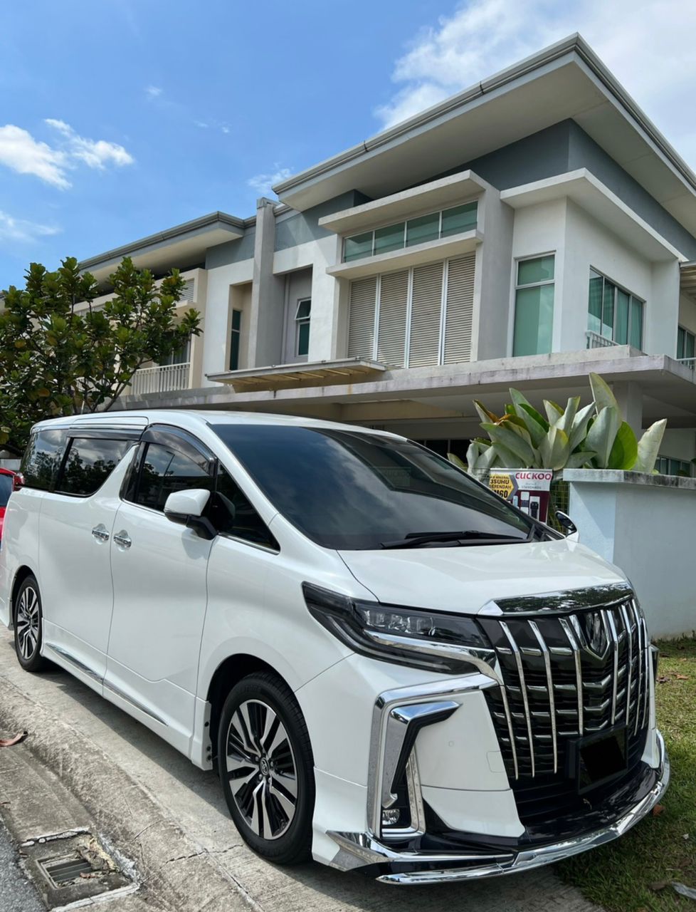 TOYOTA ALPHARD SC 8 SEATER (PUTIH)_0