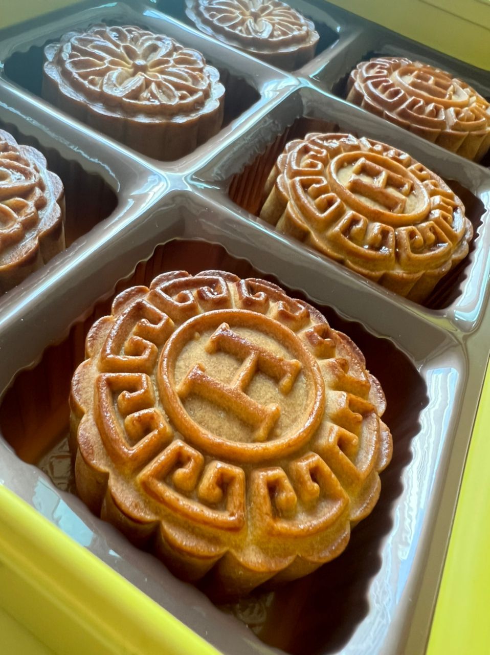 Signature Baked Mooncakes (Lotus Paste & Salted Egg Yolk only)_2