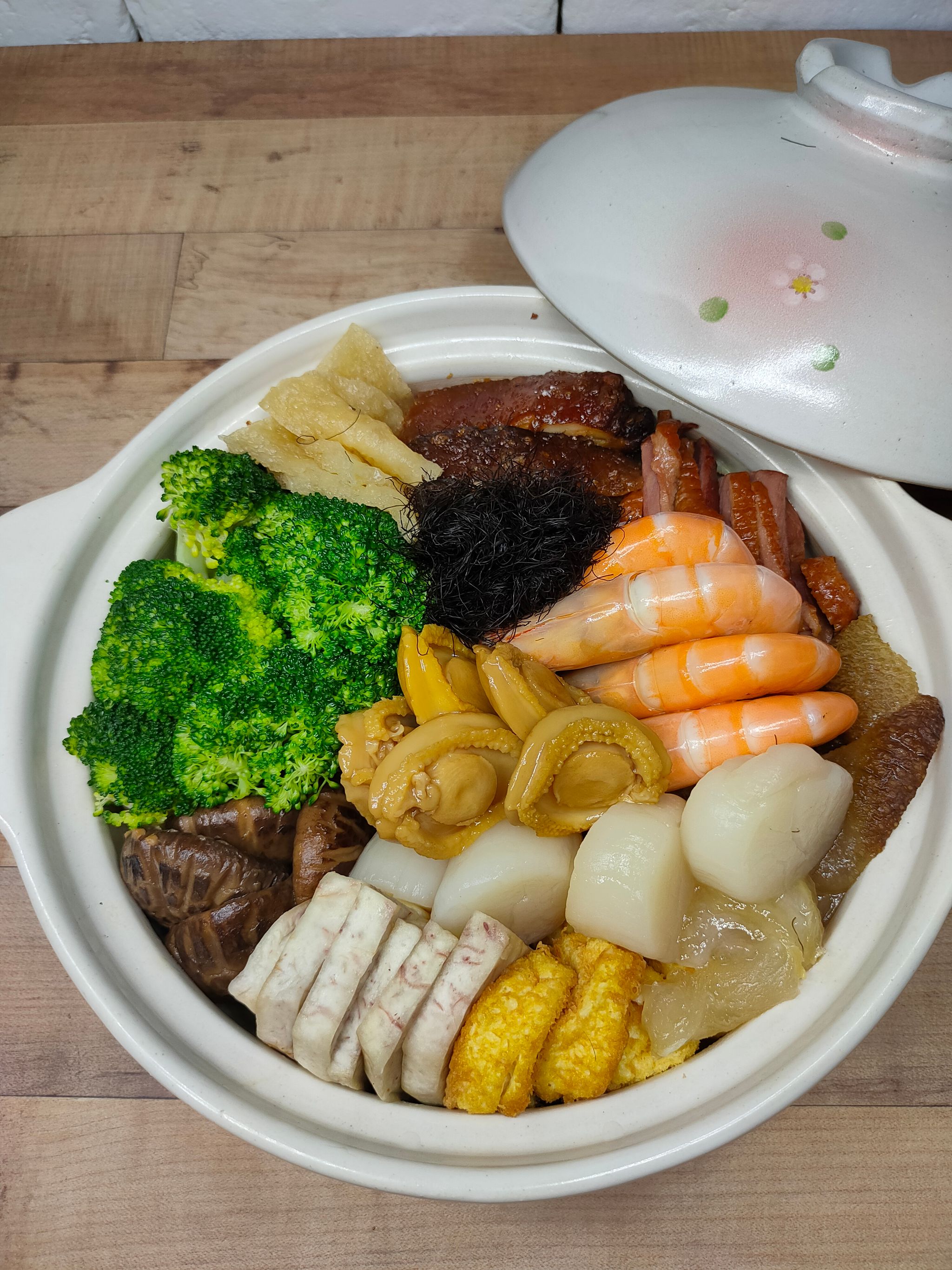 富贵盆菜(大) Prosperity Pen cai (suitable for 8-10 pax) . Complimentary 1x 8 Treasure Chicken_0