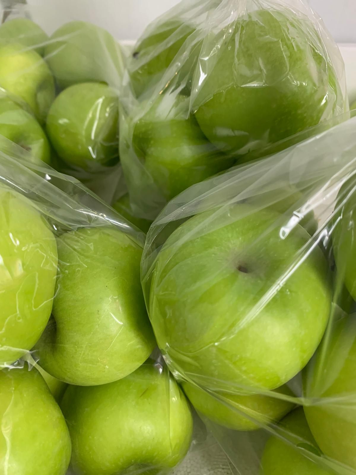 Granny Smith green apple Y.R_0