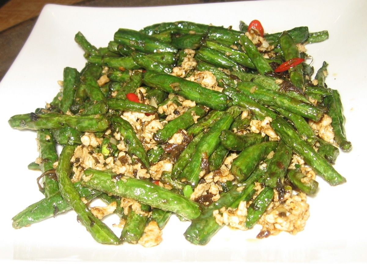 Wok Fried Green Beans with Chicken Pieces (Spicy) 榄菜四季豆  （辣)_0