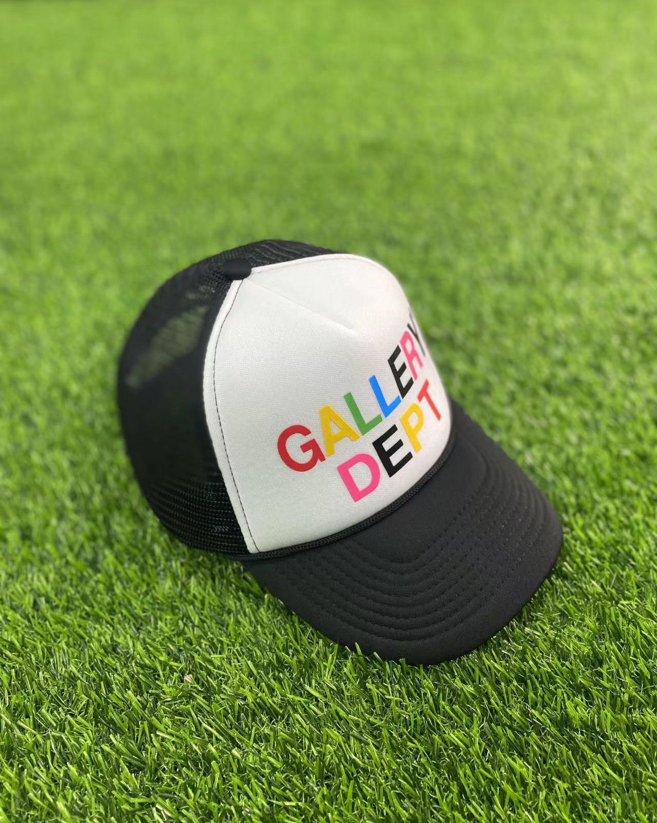 GD CURVE PEAK RAINBOW BLACK & WHITE_1