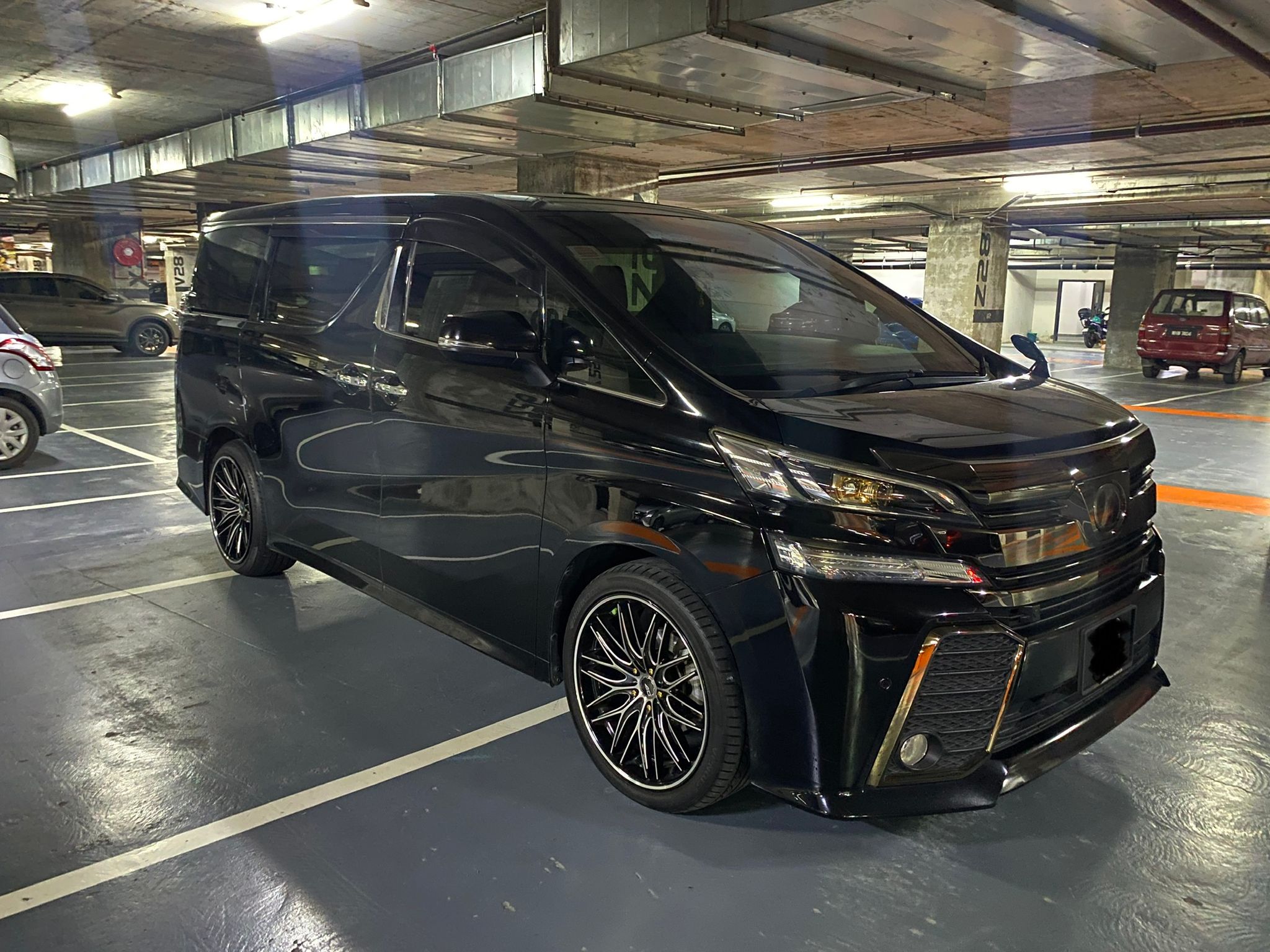 TOYOTA VELLFIRE ZA GOLDEN EYE_2