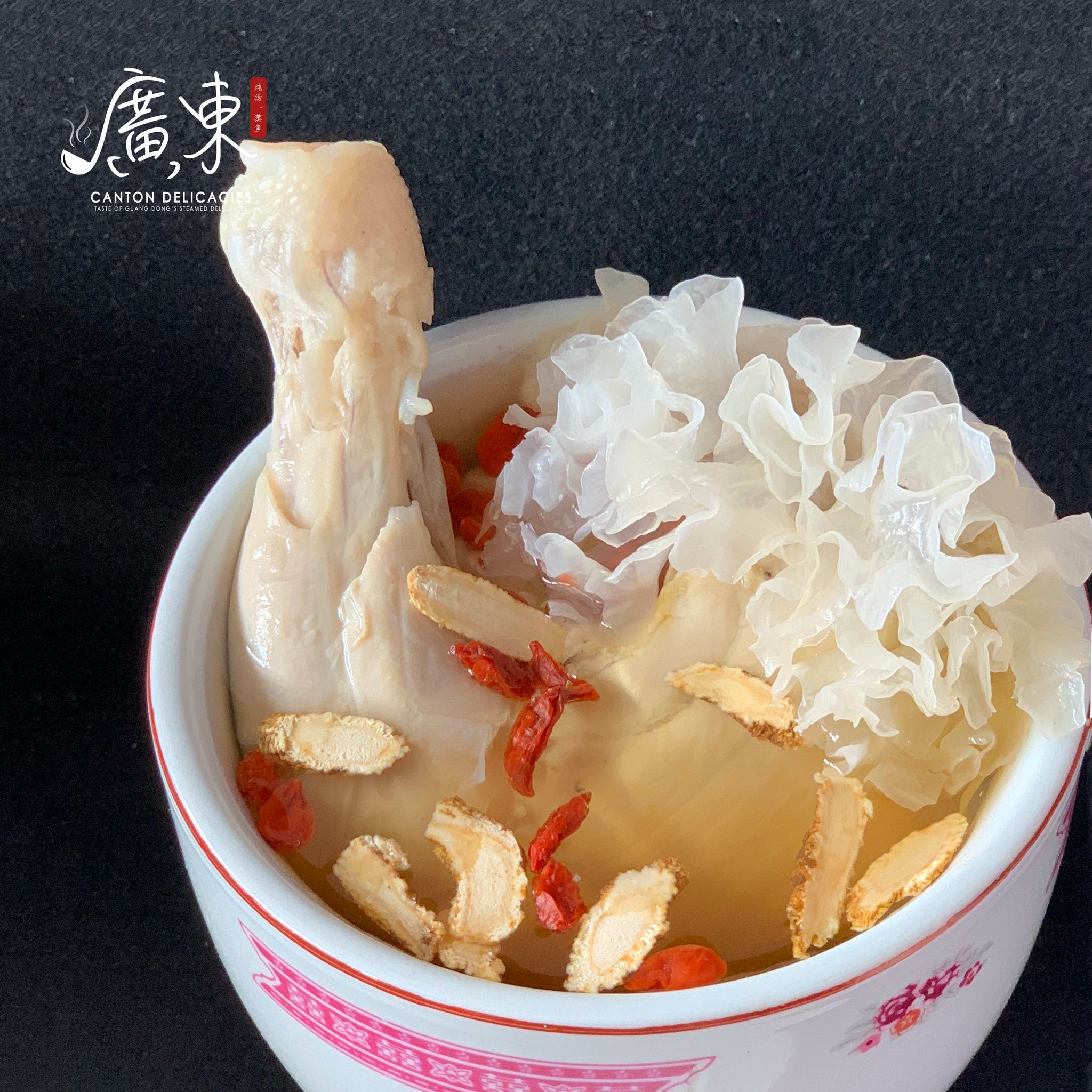 Double-boiled American Ginseng in Chicken Thigh Soup  泡参炖鸡腿汤_0