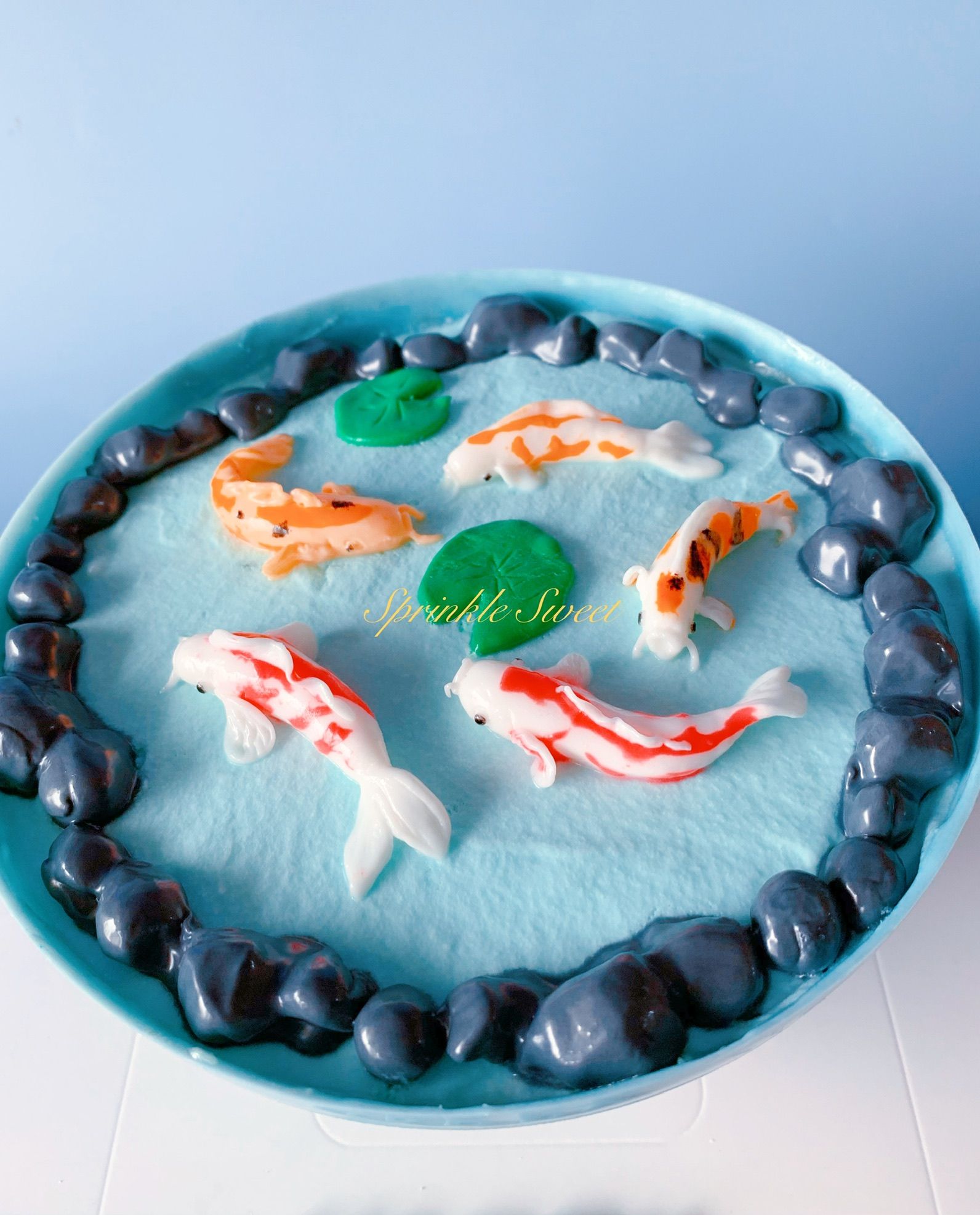 Koi fish piñata cake _1