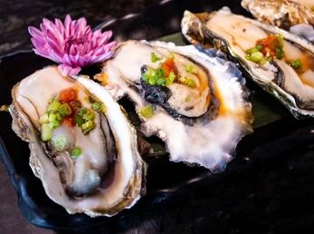 Full Shell Sashimi Grade Oyster (Japan) - pc_1