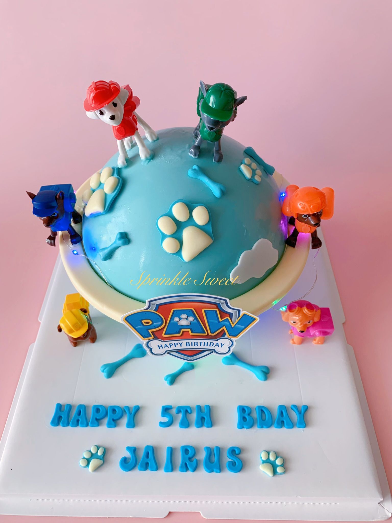 Paw patrol piñata cake _1