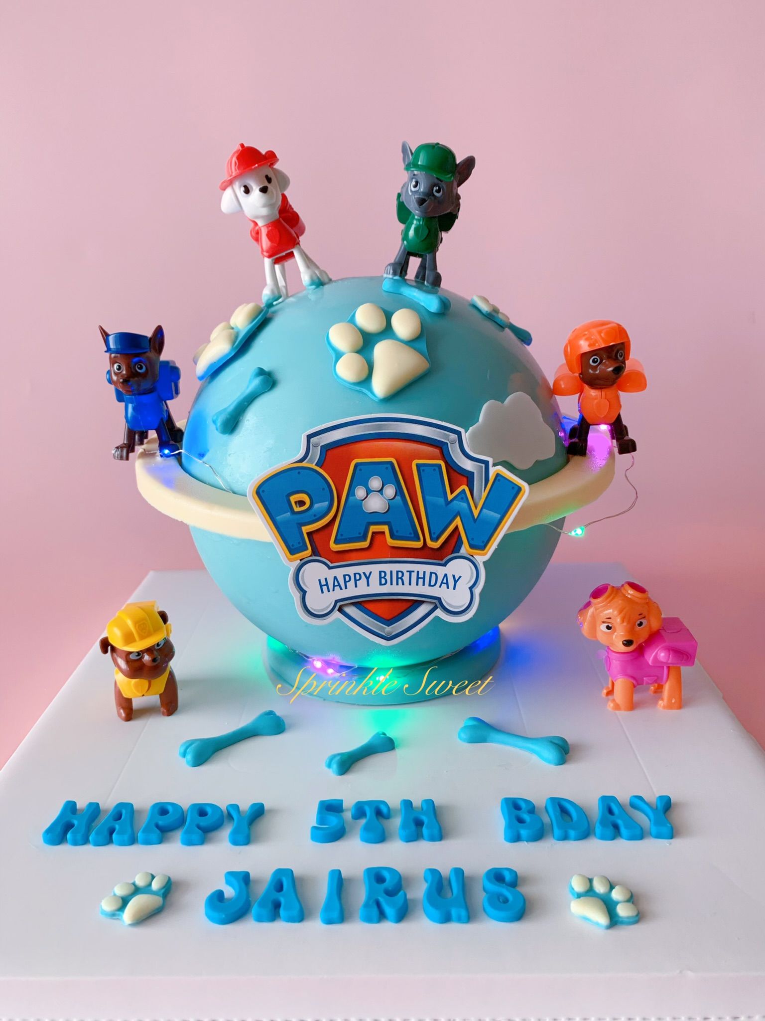 Paw patrol piñata cake _0