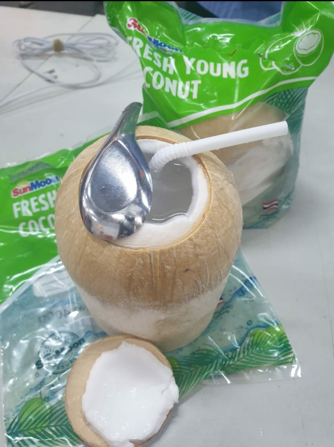 🥥Premium Pre Cut Coconut (2pcs/set)_1