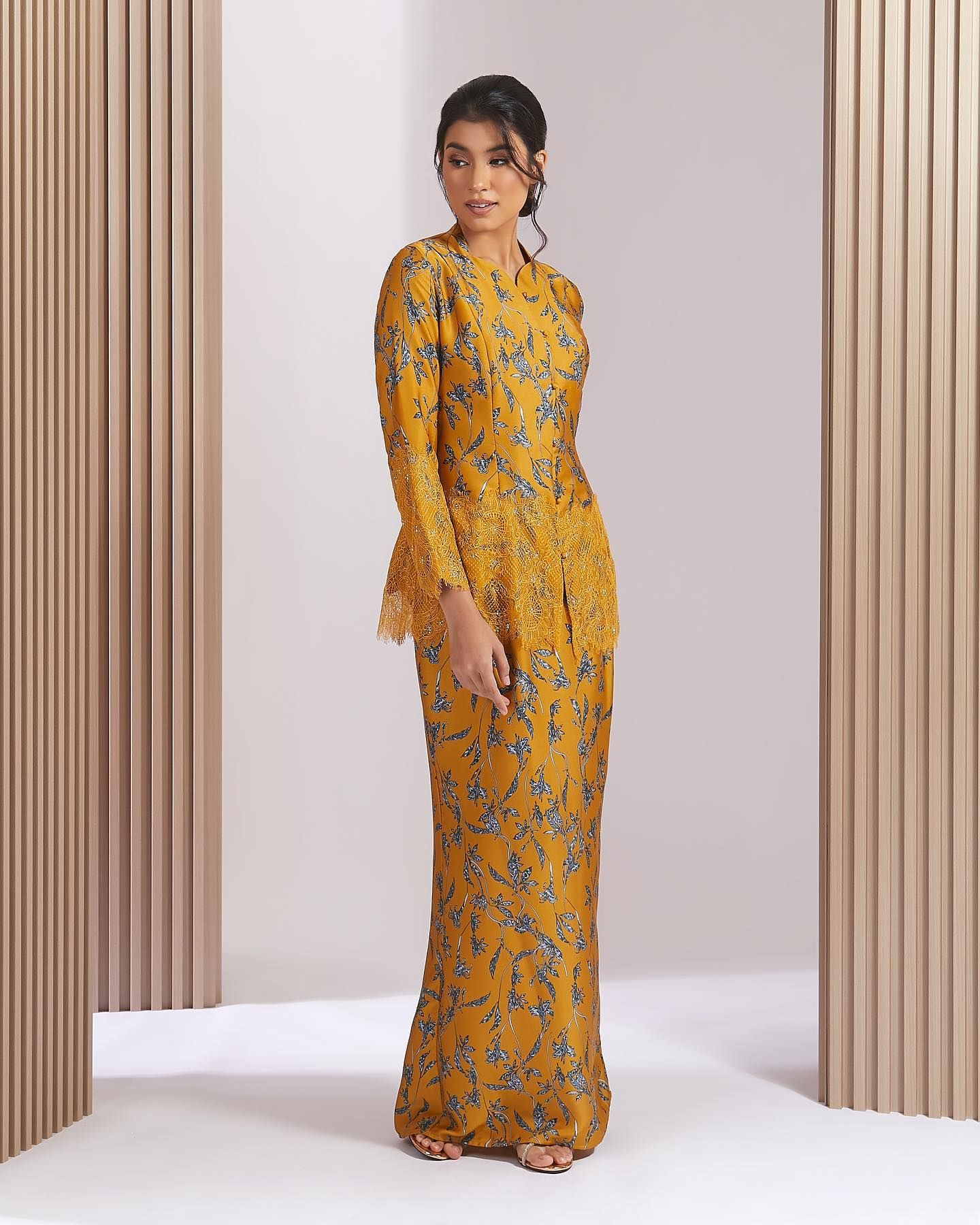 AMELINA BAJU KEBAYA - GOLD FLAKE_0