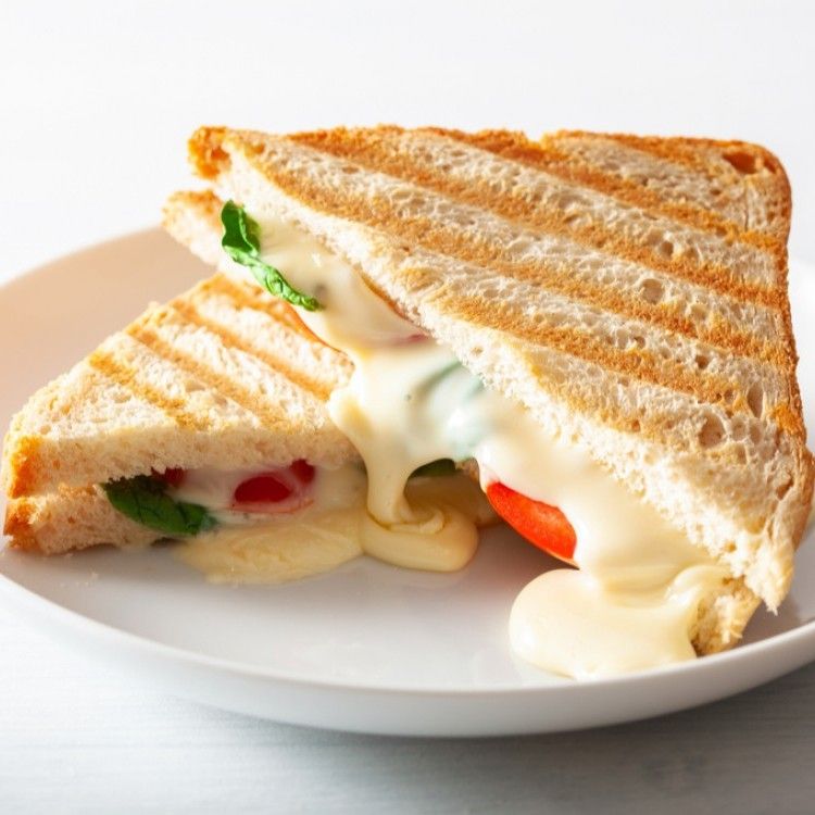 ساندويتش خبز التوست مع كريمة الجبنه_0