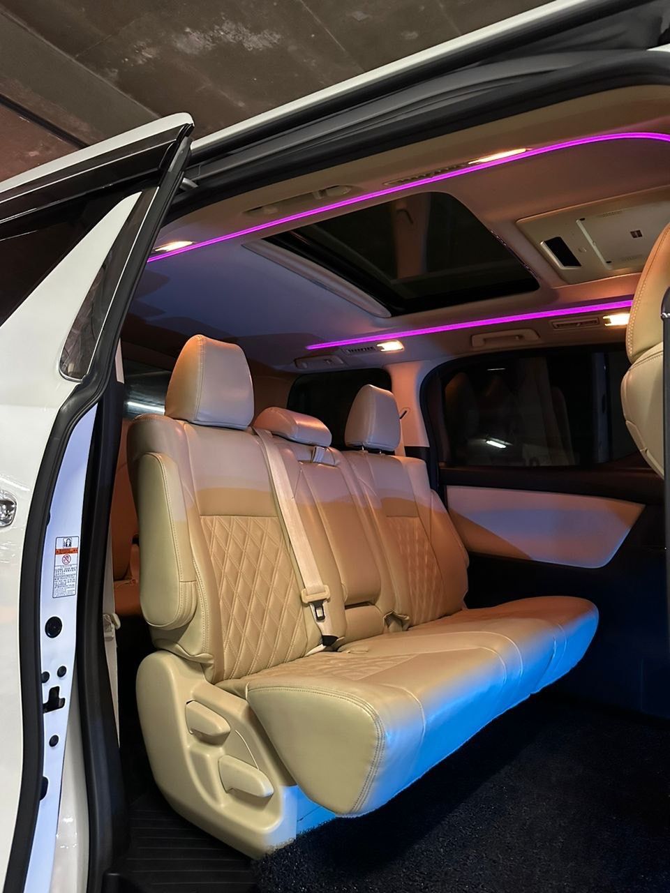 TOYOTA ALPHARD 8 SEATER_5