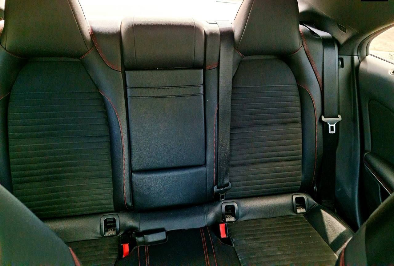 MERCEDES CLA180_4
