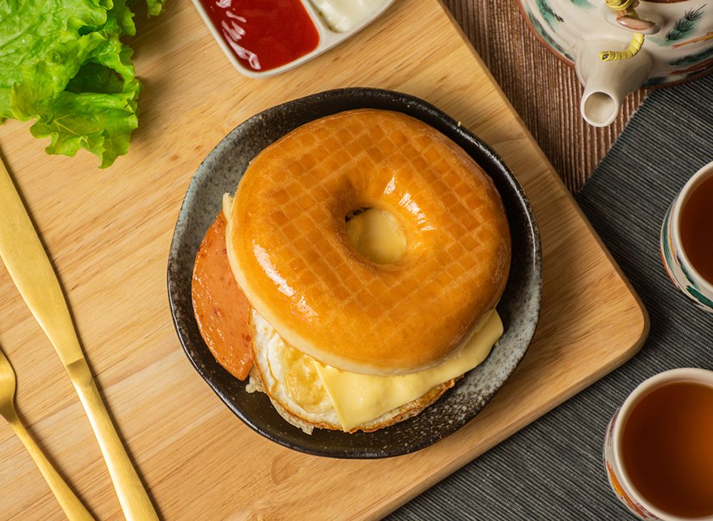 A01 芝士午餐肉蛋牛车轮 Donut + Luncheon Meat / Egg / Cheese_0