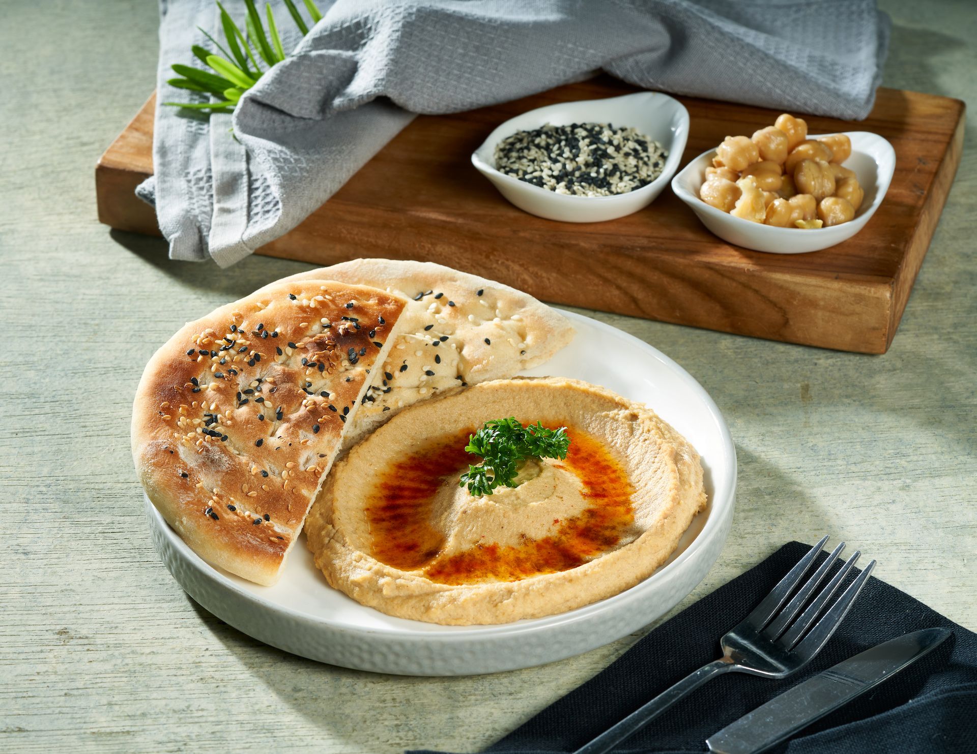 Hummus with Pide Bread_0