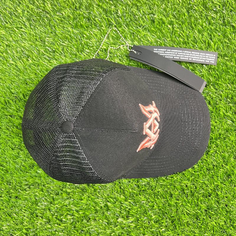 AMIRI CURVED PEAK BLACK AND PINK LOGO_1