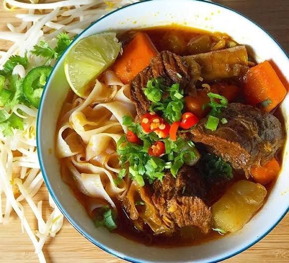 A4 Phở Bò Dừ 黄焖牛肉河粉_0