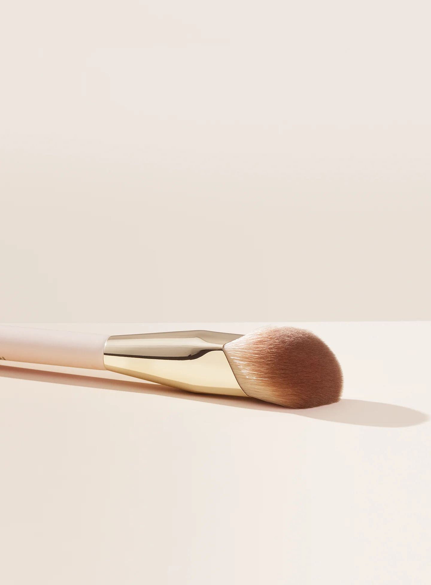 Rare Beauty Liquid Touch Foundation Brush_1