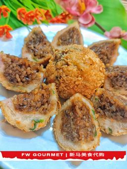 Golden Pork Glutinous Rice 黄金肉糯米饭