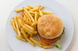 Beef Cheeseburger w/ Chips