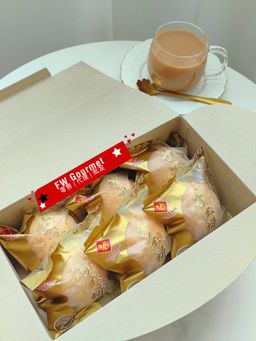 Crystal Jade Floss Lotus Paste Biscuit 金地园肉松翡翠莲蓉饼