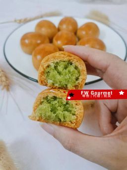 Traditional Pandan Coconut Biscuit 古早味斑斓椰丝公仔饼