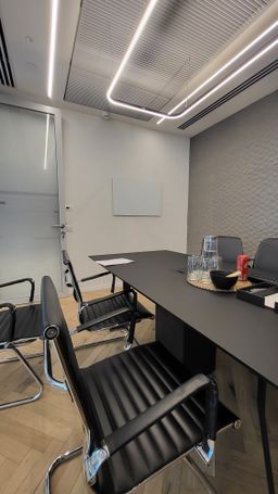 לוח זכוכית מחיק מגנטי