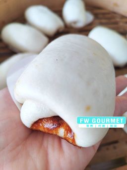 Juicy Preserved Bean sauce Pork Belly Bun  爆汁南乳扣肉包