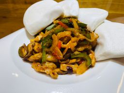 돼지고기 고추잡채와 꽃빵 (4개) Stir fried pork with peppers + 4 buns