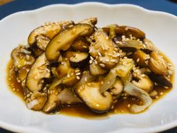표고버섯볶음 Stir Fried Shitake Mushroom